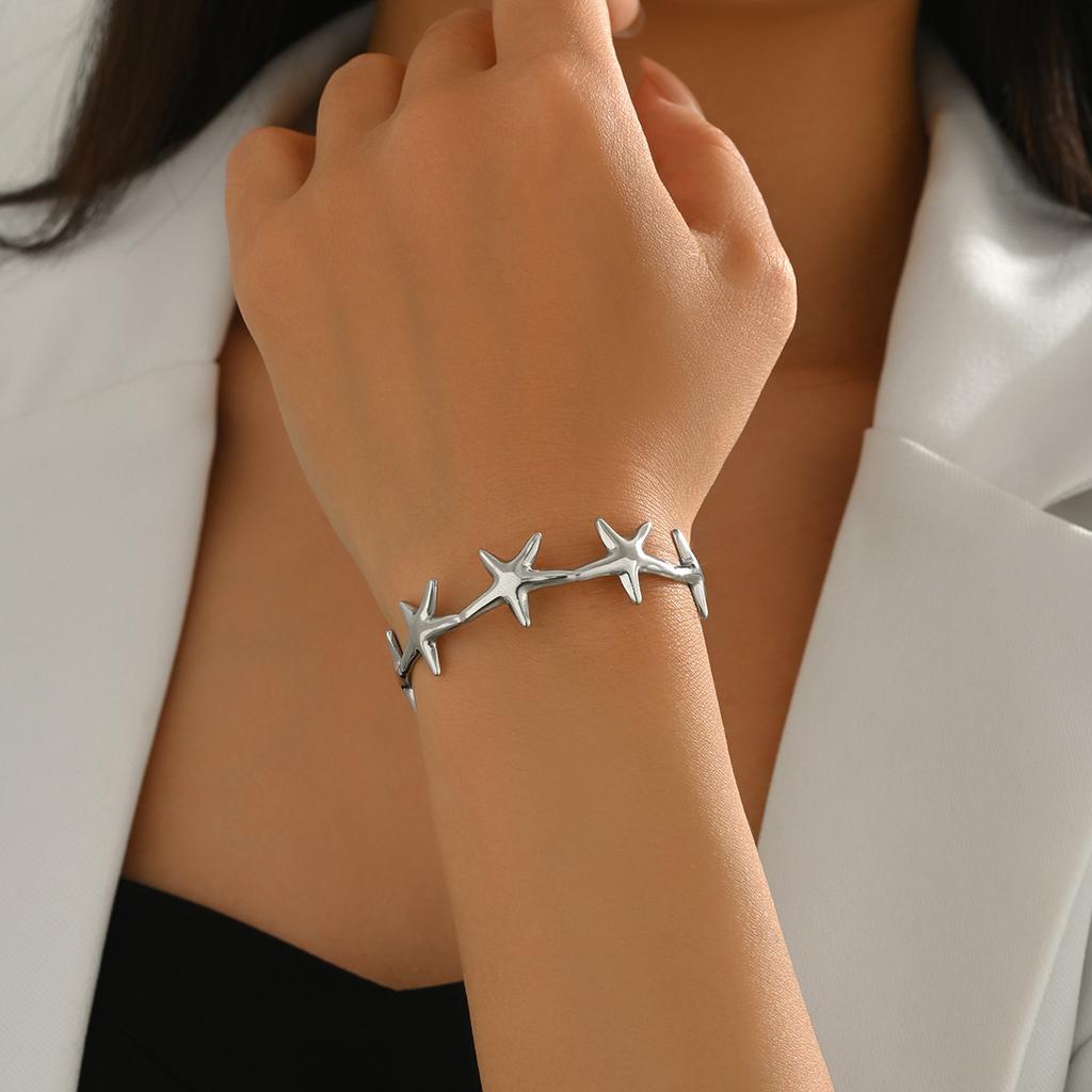 Wind Lady Explosionsarmband, geometrisches Pentagramm Metall 18k Galvanik Design offenes Armband vielseitig