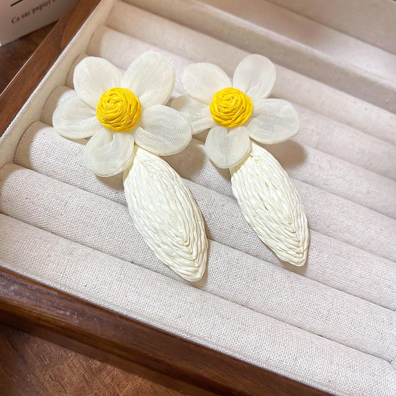 Steel Needle Handmade Grass Vine Mesh Flower Earrings Women's Fashion Super Fairy Stud Earrings Light Luxury High-end Temperament Earrings