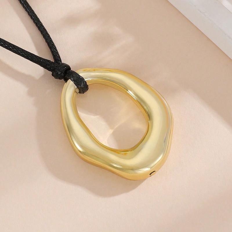 1 Stück Metallisch Ausgehöhlt Asymmetrisch Geometrisch Mehrere Elemente Herzförmiger Anhänger Kragen Halskette für Frauen Mode Lässig Straße Party Schmuck