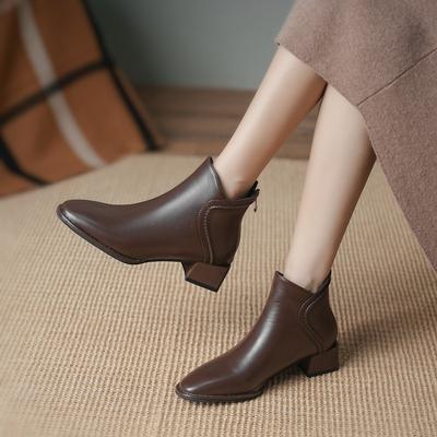 Mode Retro puntige dikke hak korte laarzen voor dames, nieuwe Engelse stijl en pluche warme Chelsea boots voor herfst en winter 2024