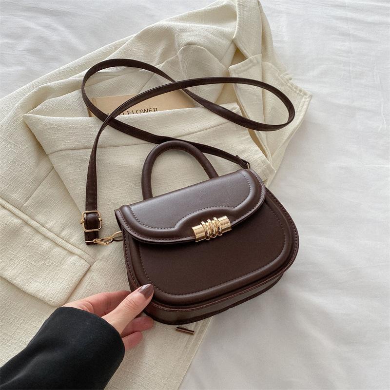 

Женская сумка новая повседневная и красивая сумка-мессенджер женская маленькая сумка индивидуальность тренд простая женская сумка через плечо сумка подмышку