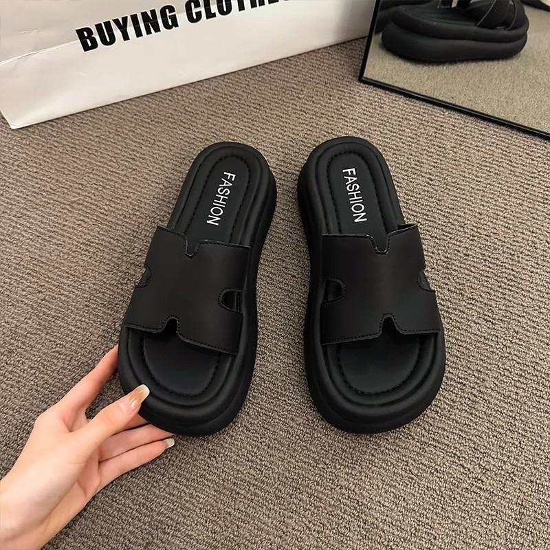 Thick-bottomed cool slippers for summer wear, new with skirts, super fire leisure beach one-word drag