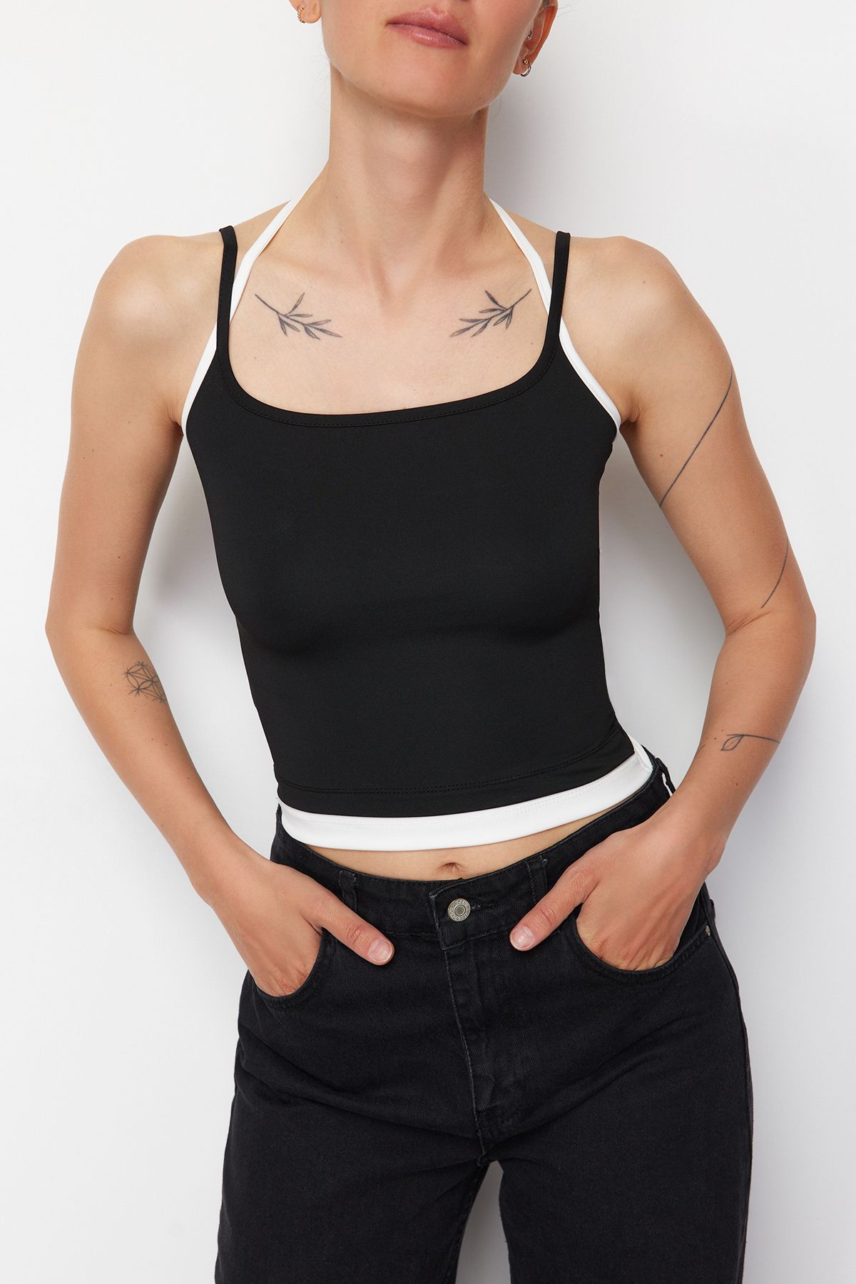 

Women s Fashion Black and White Contrast Strappy Knitted Undershirt L