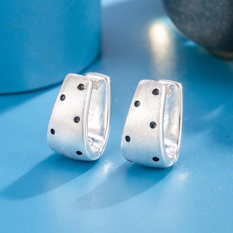 Indifferent Style Black Polka Dot Earrings: Light Luxury Ear Cuffs with Unique, Beautiful Design for Women