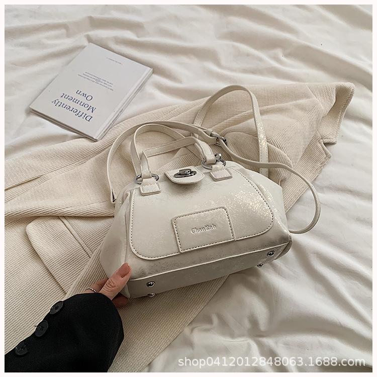 

Fashion fish scale pattern portable commuter bag women s 2025 new French light luxury niche messenger bag women s shoulder bag белый