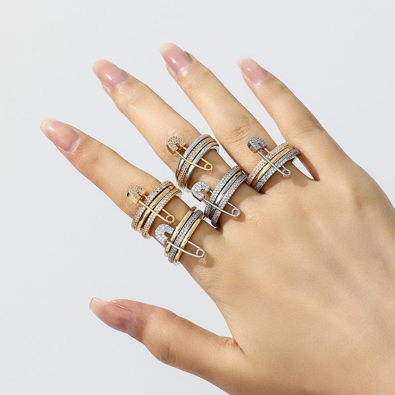 New hot-selling three-color ring, split ring, personalized micro-inlaid zircon pin ring.