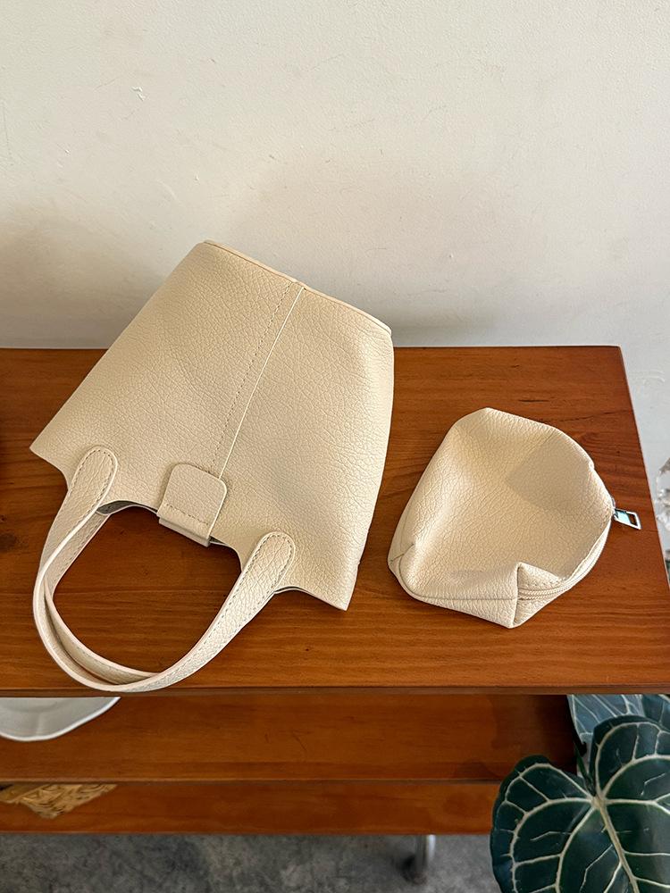 

Корейская сумка из мягкой кожи 2025 лето новая ins повседневная сумка-ведро для поездок на работу универсальная на плечо/кроссбоди белый