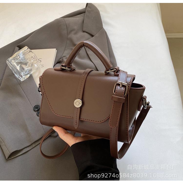 High-end fashion handbag women's 2025 new versatile retro small square bag niche design shoulder armpit bag