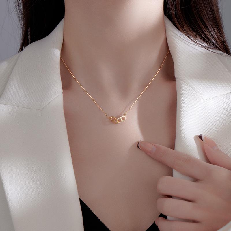 Banyan Tree S925 Silver Pig Nose Necklace: Gold-Plated, Micro Diamond, Fashionable Clavicle Chain for Women.