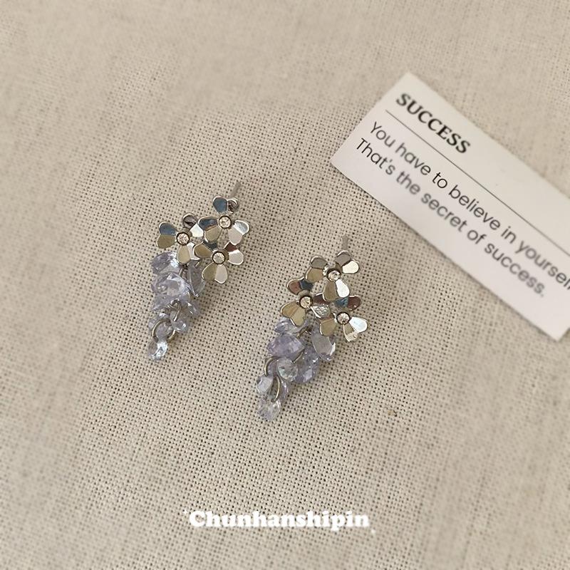 

Niche design ear clips, no holes, high-end grape strings, cold wind, super flash crystal stud earrings, temperament mosquito coil disc earrings