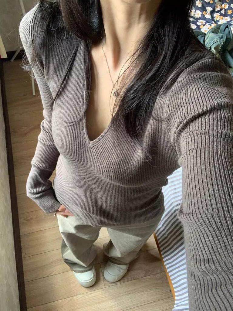Women's Solid V-Neck Knitted Sweater: New Autumn/Winter Style, Slim Fit, Versatile Long-Sleeve Top