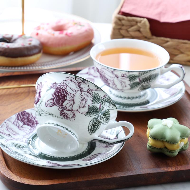 Bone China Kaffeetasse und Untertasse mit Löffel Blumenteetasse Keramik Teetasse Exquisite Teesets für Zuhause Büro