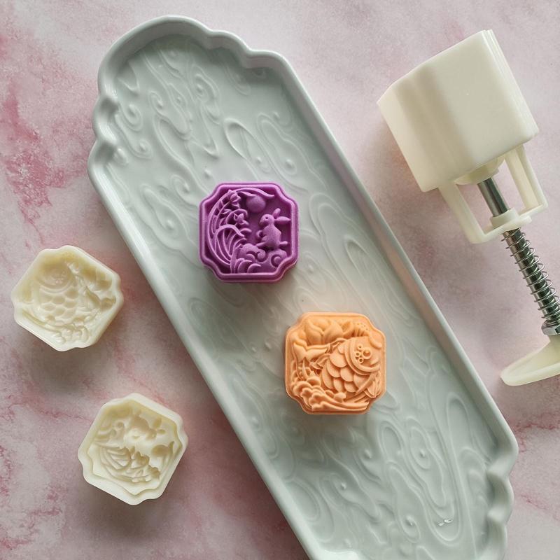 Pastry Moulds Mooncake Molds Mooncake Moulds Hand Pressure Plastic Material Baking Accessories with 4 Different Stamps
