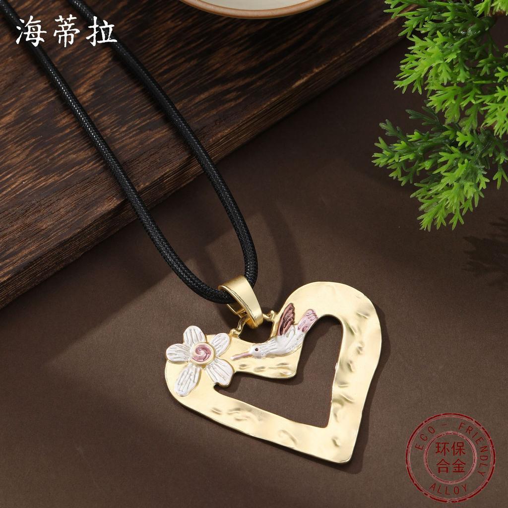New Enamel Color Hollow Love Leather Rope Long Pendant Women's Simple High-end Heart-shaped Long Necklace