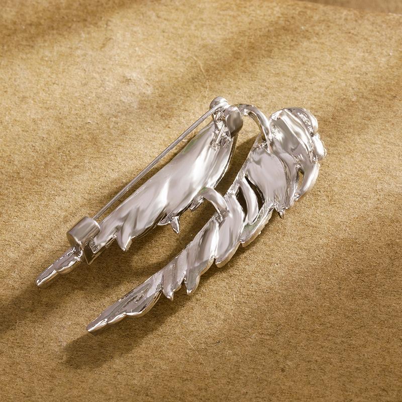 Shining Wing Zircon Necklace Pendant as an Accessory for Business Dress Shirt Brooch