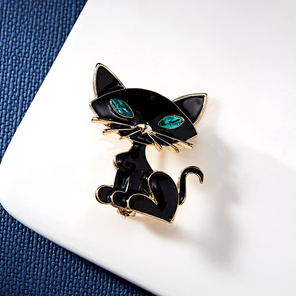 Cartoon Black Enamel Cat Brooches For Women Men Funny Vintage Green Eyes Cute Kitten Buckle Lapel Pins Animal Badge Jewelry Gift