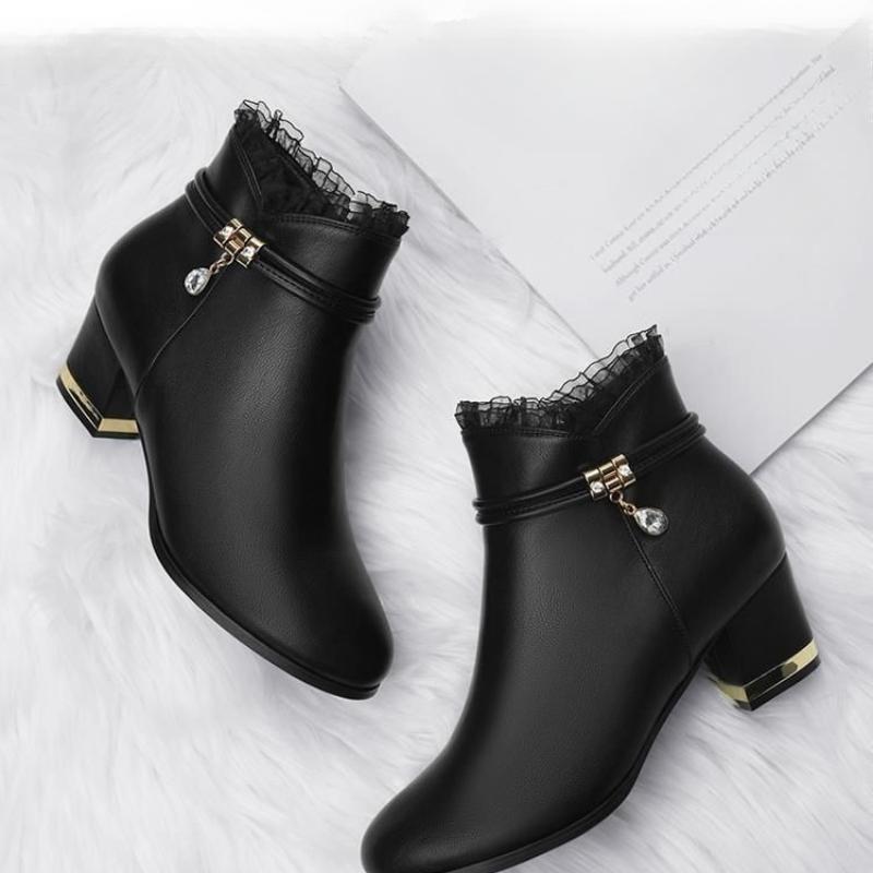 Top Layer Soft Leather Ladies Ankle Boots Fashion Thick Heel Pointed High Heel Lace Ankle Boots