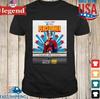 Peacemaker Seizoen 2 In Welke Wereld Is Hij Held Nieuw Seizoen Op 21 Augustus T-shirt Unisex T-shirt