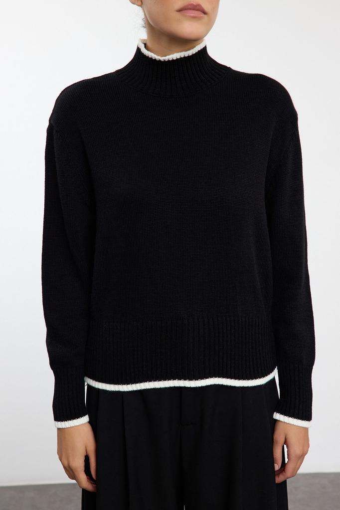 Women's Fashionable Stylish Sweater Black Wide Fit Basic Color Blocked Knitwear Sweater
