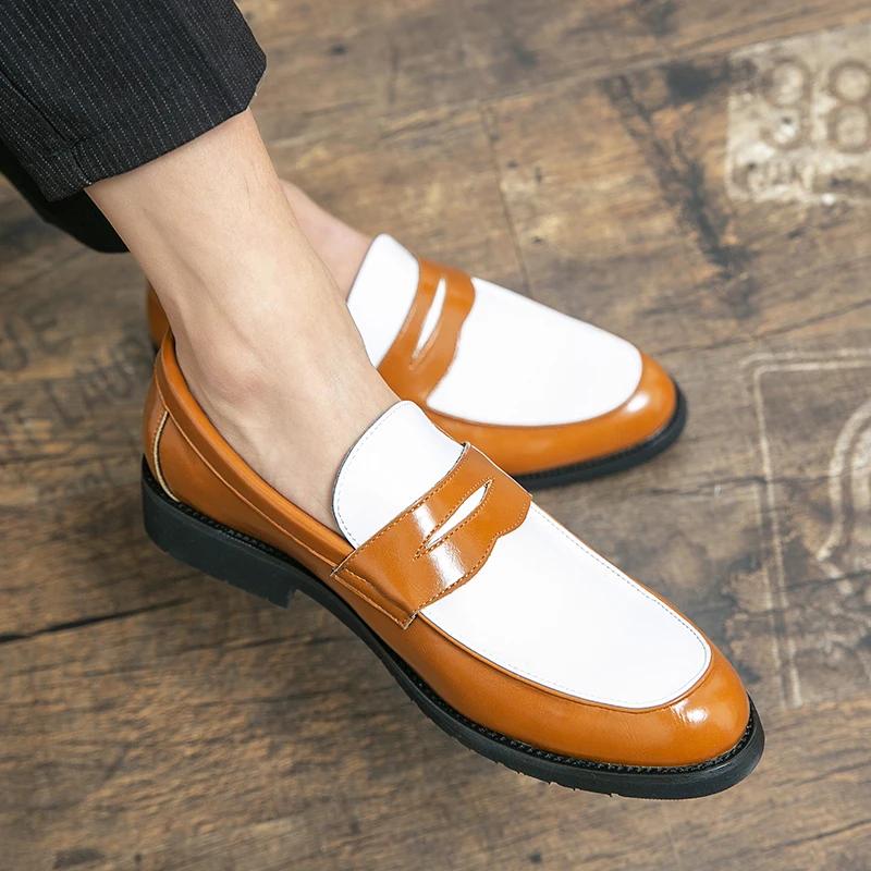 Italienske luksusmerkeloafers menns svarte og hvite skinnsko slip-on mote myksålede casual sko bryllupsmokkasiner