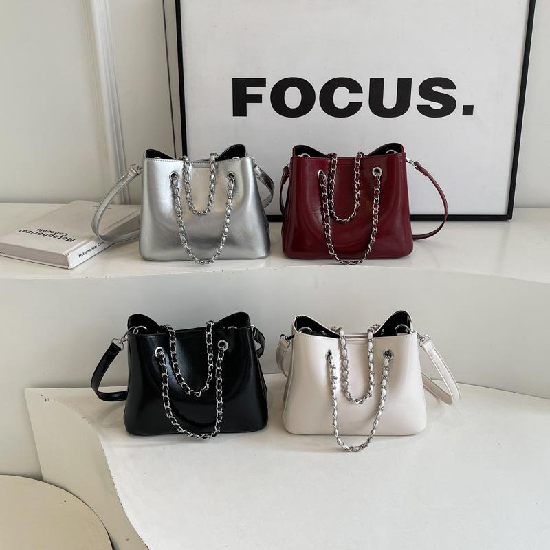 Summer new large-capacity bucket bag underarm bag fashion bag women's chain retro casual solid color shoulder bag tide