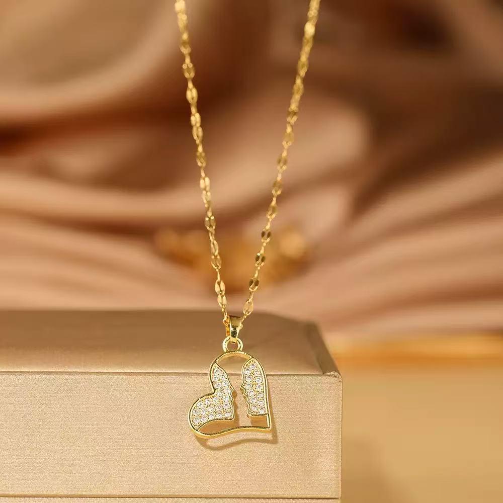 Vintage Titanium Steel Women's Pearl Pendant Necklace - Light Luxury Clavicle Chain