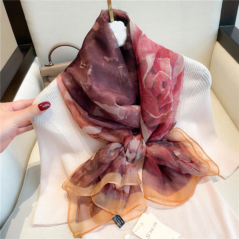 

Имитация шелка большая шаль для通勤, солнцезащитная, легкая роскошь, шелковый шарф, шарф из мягкой пряжи, женский, большого размера, модный, с большим цветком, с темпераментом 125*180cm