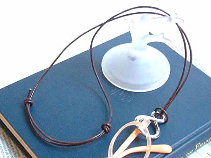 Opti Euro Casual Pendant Glasses Holder (Brown)
