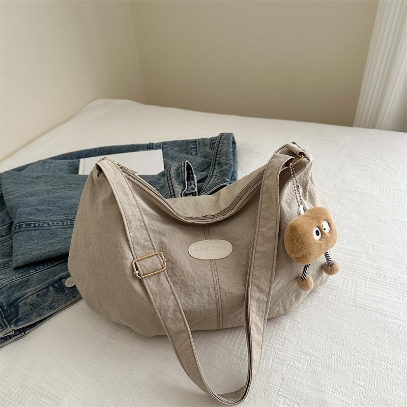 Casual and Fashionable Foreign Style Pendant 2025 Summer New Fabric Texture Foreign Style Simple Tote Shoulder Messenger Bag