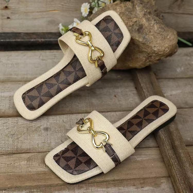 

2025 new summer cool slippers square head gold decorative European and American style slippers flat bottom one-character women s shoes 43