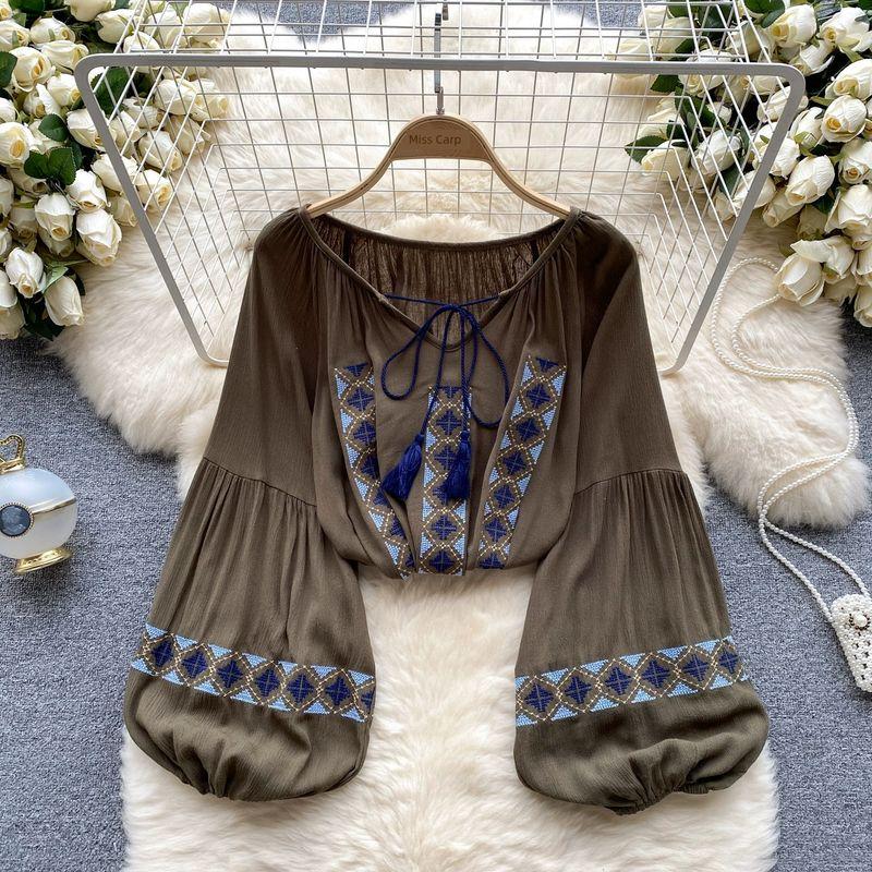 

Рубашка с рукавами-фонариками в ретро этническом стиле, вышивка кисточками Army Green One size