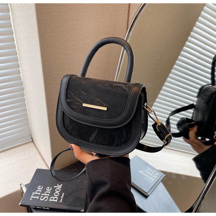 Silver Bag Women's 2025 New Fashion Niche Design Shoulder Messenger Bag High-end Women's Portable Saddle Bag