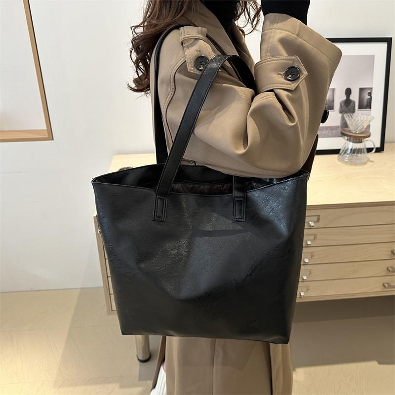 Stylish Retro Single Shoulder Commuter Tote Bag Large Capacity Chic Women Handbag