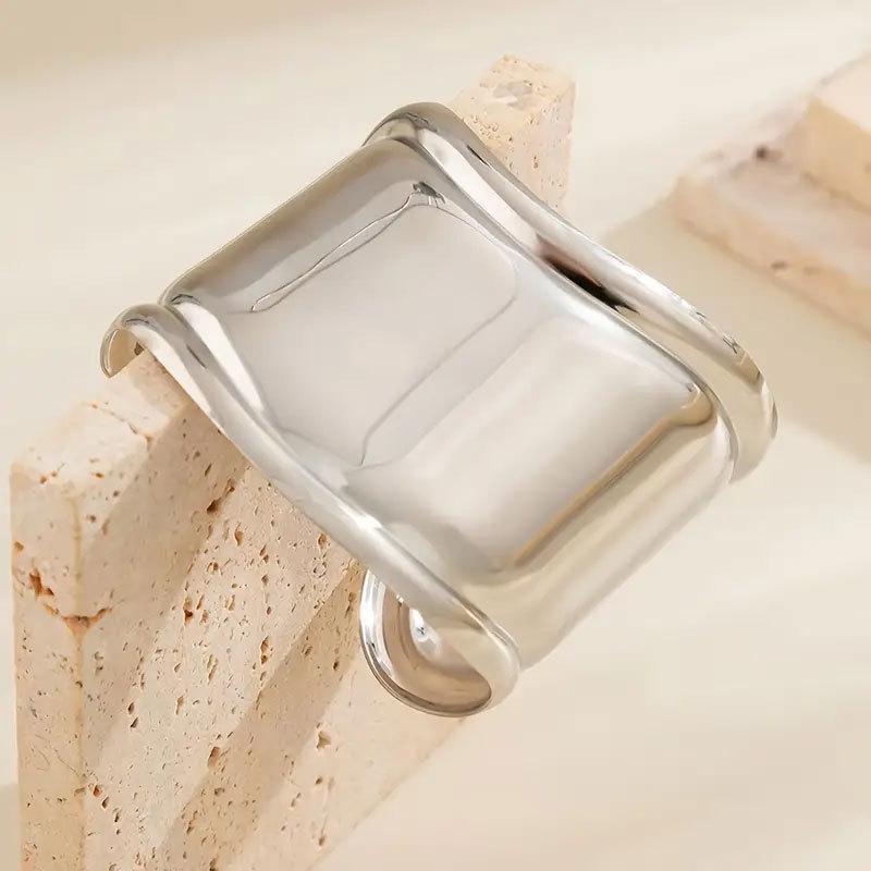 Retro Geometric Metal Bracelet: European & American Style with Unique Personality