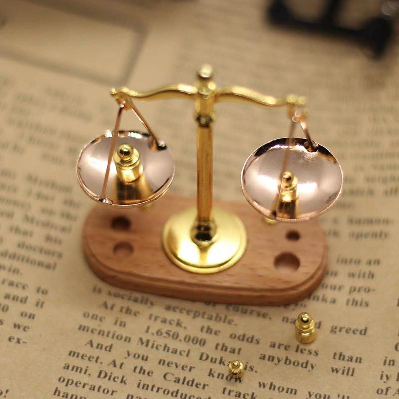 Mini vintage váhy Ornament Miniaturní příslušenství Starožitný model justiční váhy Vynikající domácí dekorace Dětský dárek