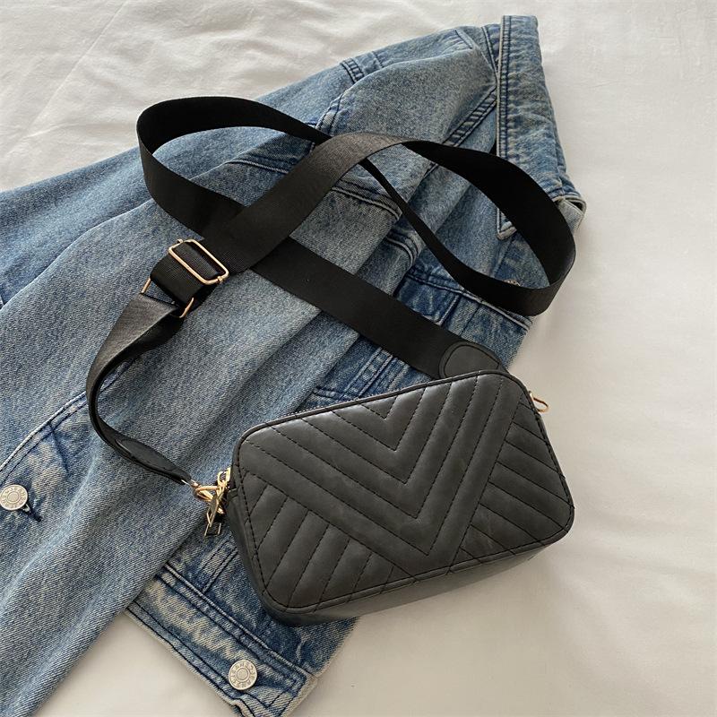 Bag Women 2025 High Value Solid Color Wide Shoulder Strap One Shoulder Crossbody Bag Temperament Simple Small Square Bag Women