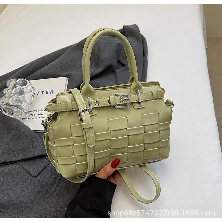 Premium retro handbag women's 2025 new woven shoulder bag commuter shoulder crossbody bucket bag