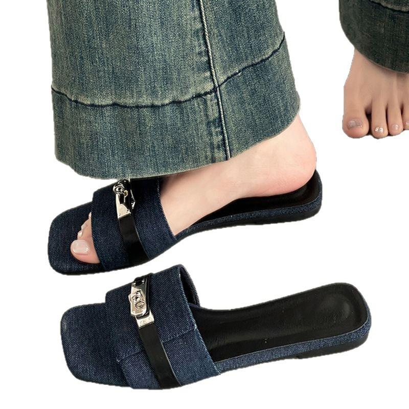 Französische High-End Sommer Damen Ein-Wort quadratischer Kopf coole Slipper, mit kleiner silberner Schnalle lässige Damen Halbslipper