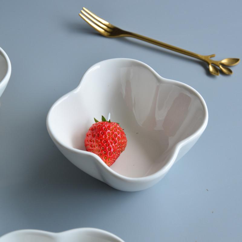 1PC White Ceramic Small Bowl Flower-shaped Hot Pot Seasoning Soy Sauce Dish Exquisite Snack Dish Baking Mold Kitchen Accessories