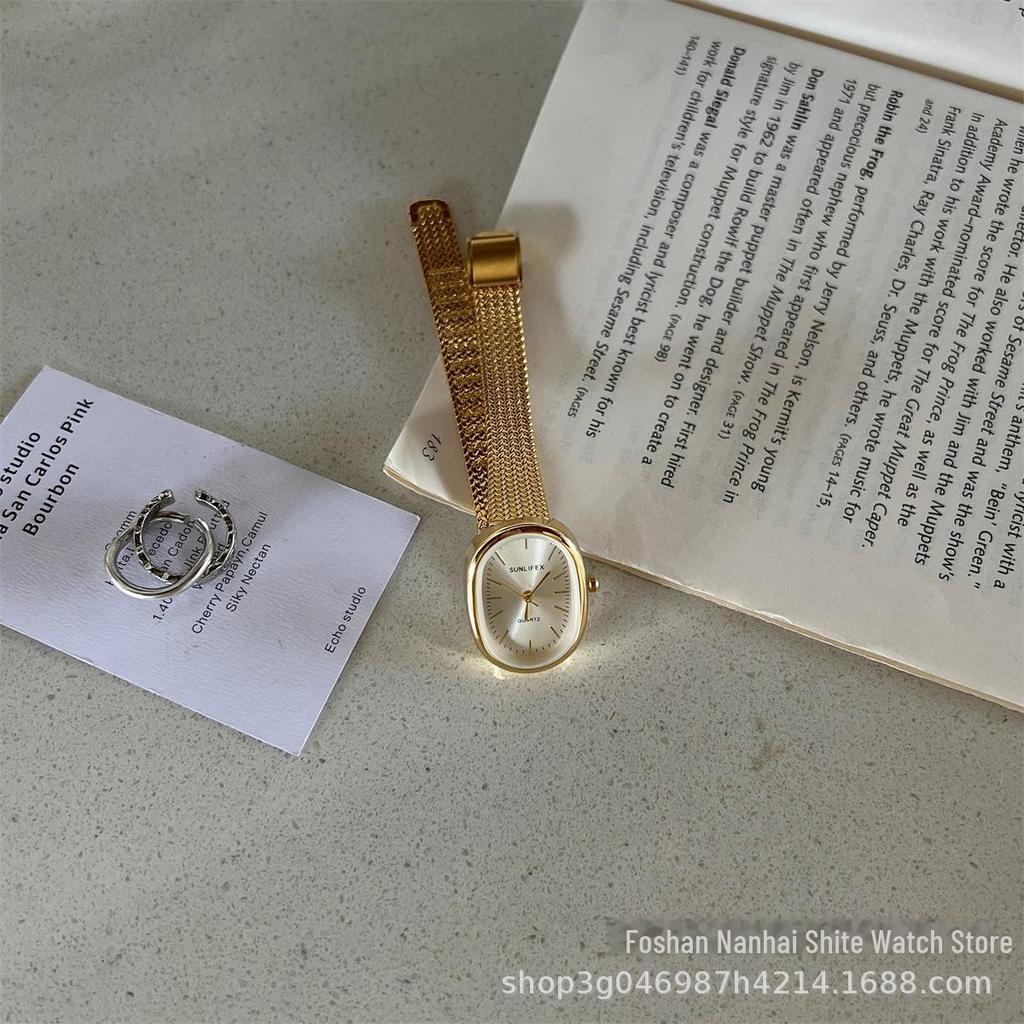 Oval Niche Mother-of-Pearl Women's Watch: Light Luxury, Retro-Style, High-End Quartz with Elegant Simplicity