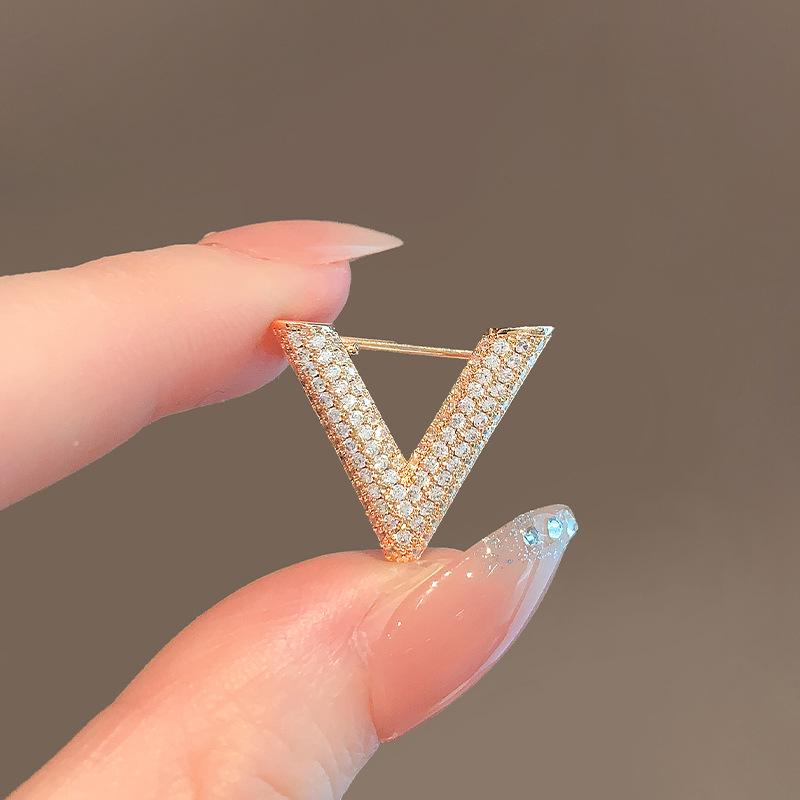 Chic Butterfly Brooch for Women - High-End Fashion Corsage