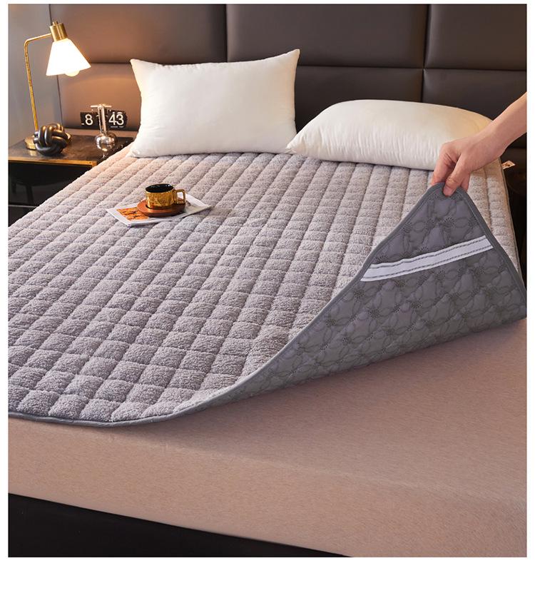 Lambswool Mattress Topper - Anti-Slip Protector for Student Beds