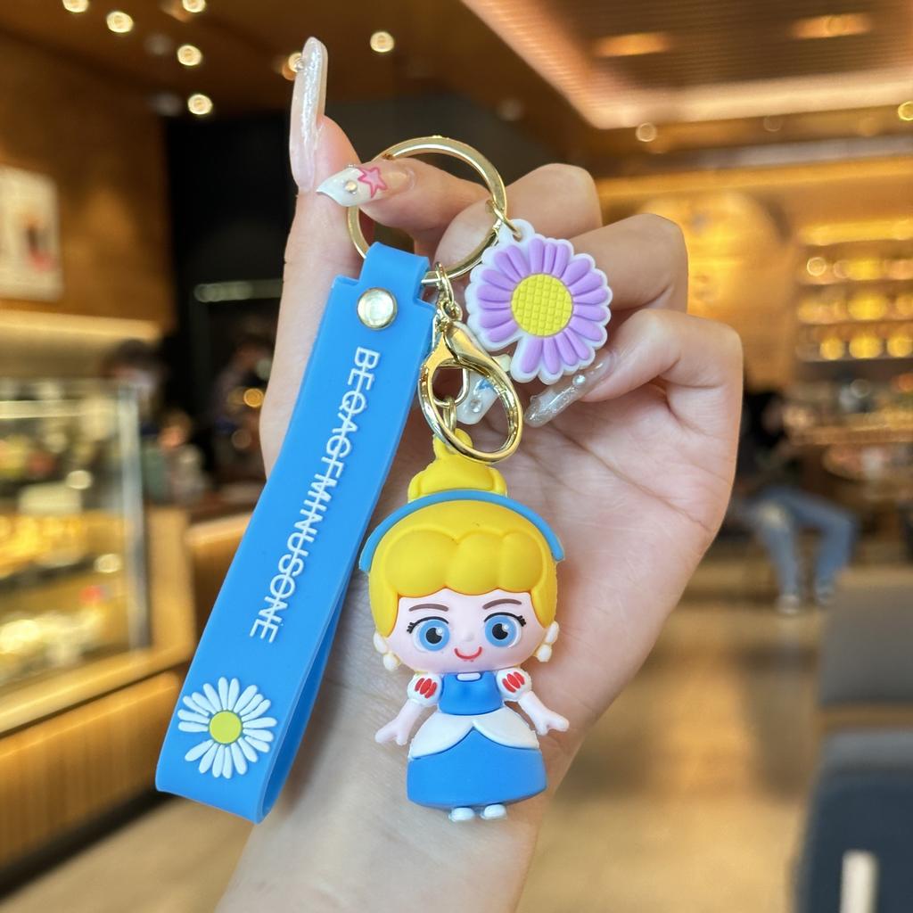 Disney Animation Princess Elsa Cute Car Keychain Snow White Figurine Backpack Charm Motorcycle Keychain Decorative Accessories