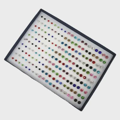 Karışık Renk ve Boyutta Zirkon Küpe Seti (100 Çift) Plastik Şişlerle, 4mm, 6mm, 7mm Boyutlarında