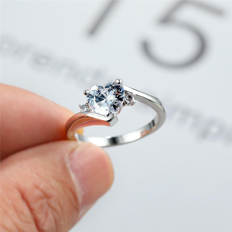 Luxury Female Green Crystal Stone Ring Classic CopperColor Thin Wedding Rings For Women Trendy Love Heart Engagement Ring