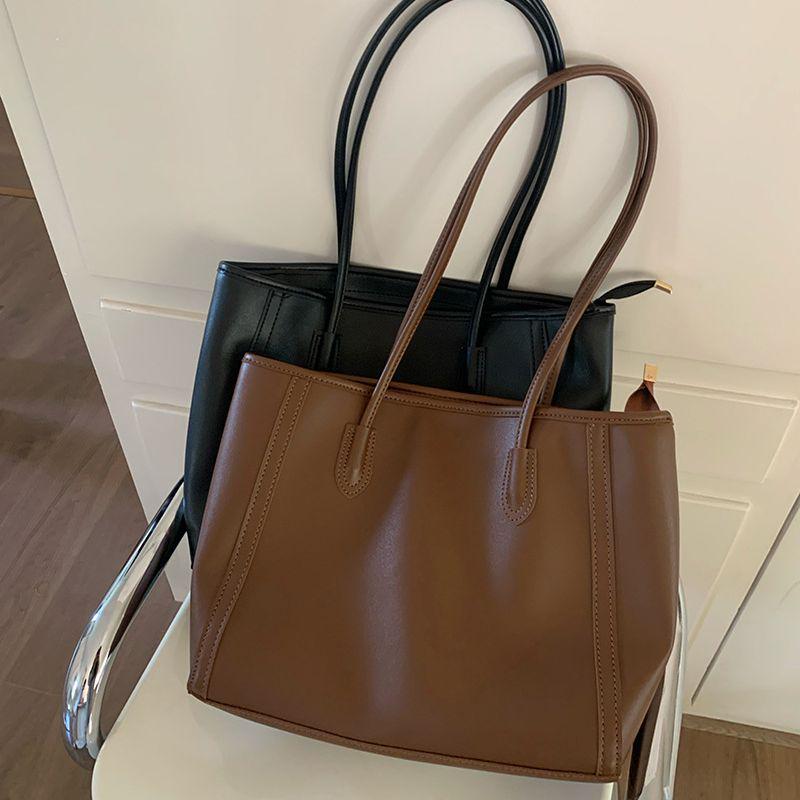 Retro 2025 Large Capacity Women's Tote Bag - Trendy Korean Style, Fashionable All-Match Shoulder Commuter Bag
