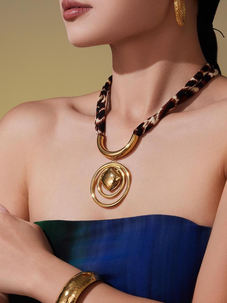 Qiong Yao Design Sense Photochromic Geometric Pendant, Long Leopard Print Necklace, Simple 18K Gold Plated Clavicle Chain.