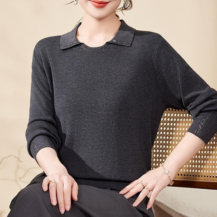 Middle-aged Women's Noble and Fashionable Bottoming Shirts, Mother's Sweaters, Spring Clothes, Exotic Animal Year Tops, Age Reduction.