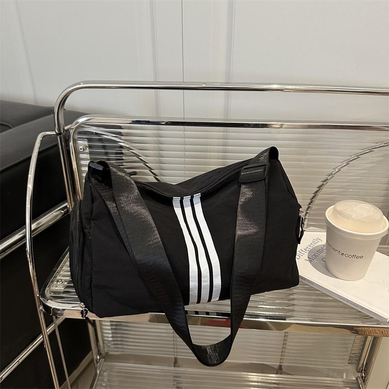 Women's Large Capacity Crossbody Bag - Simple, Stylish, and Multifunctional for Outings and Fitness