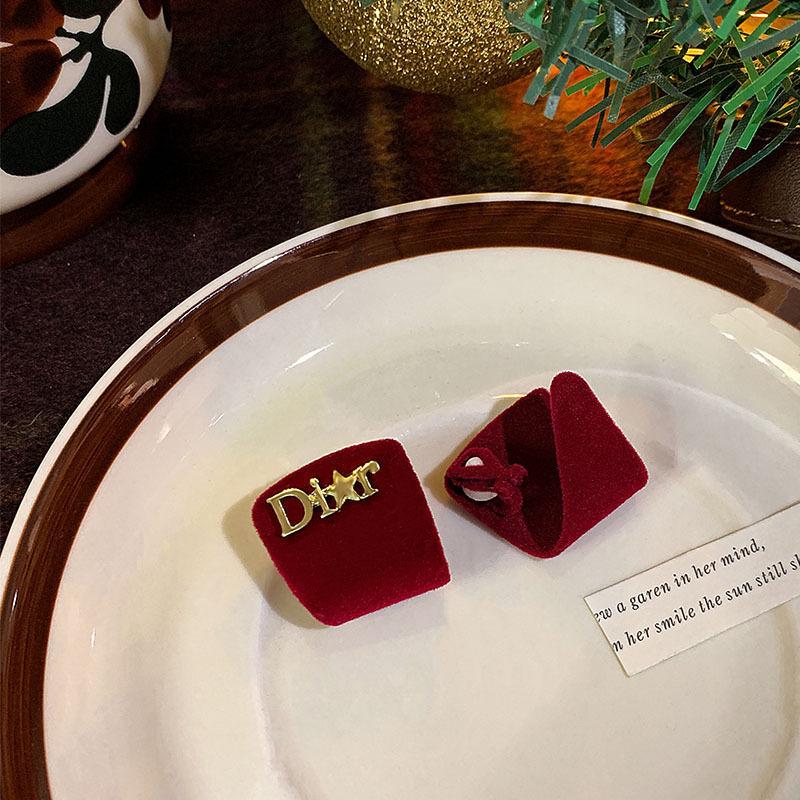 Amber Coffee French Retro Luxury Earrings - Women's Elegant Studs with Niche Design